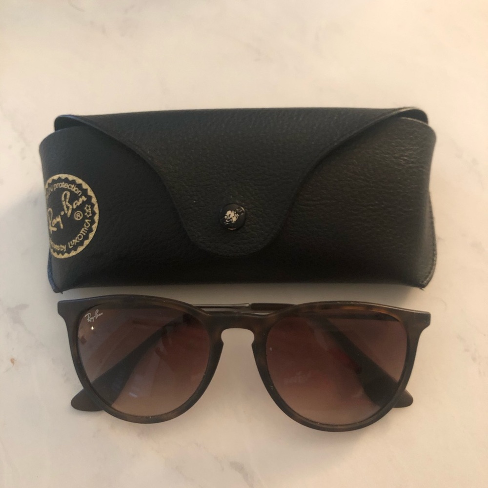 Gently used women’s rayban sunglasses